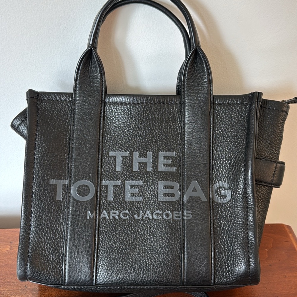 Marc Jacobs THE LEATHER SMALL TOTE BAG in Black leather, Great condition!